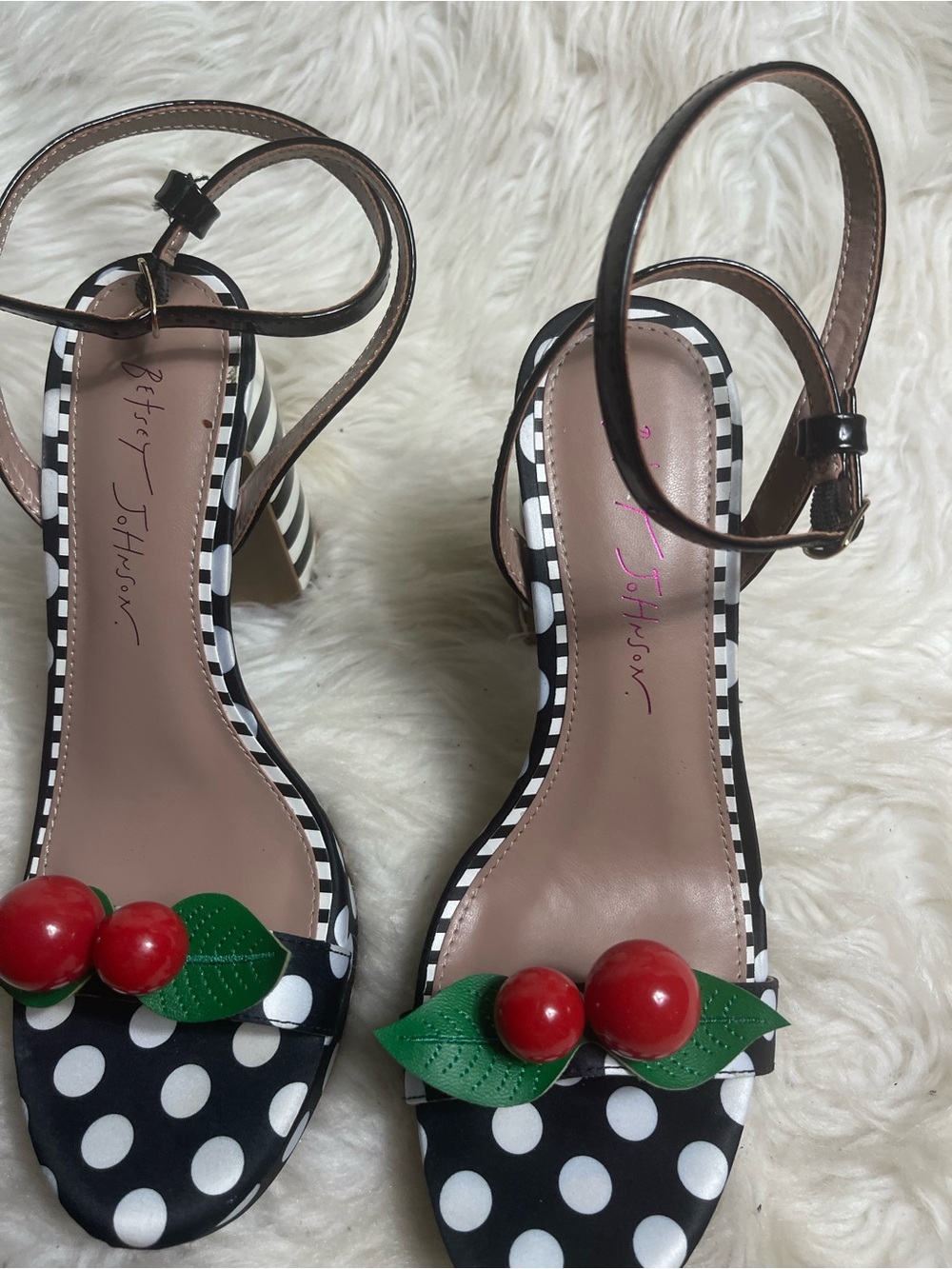 Betsey Johnson Black White Polka Dot Platform Sandal Red Cherry Accent SZ8M - Picture 9 of 12